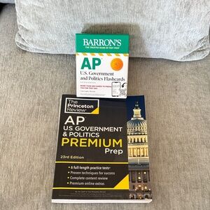 AP US GOVERNMENT & POLITICS FLASH CARDS & PRINCETON REVIEW BOOK. Excellent cond!